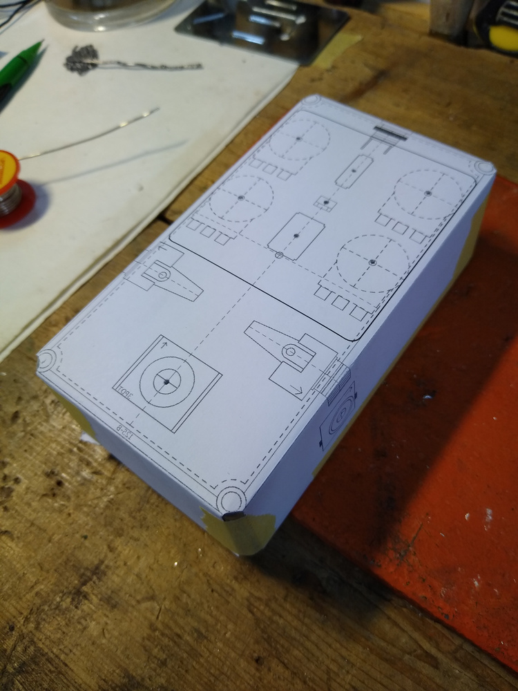 Boitier avec le gabarit de perçage