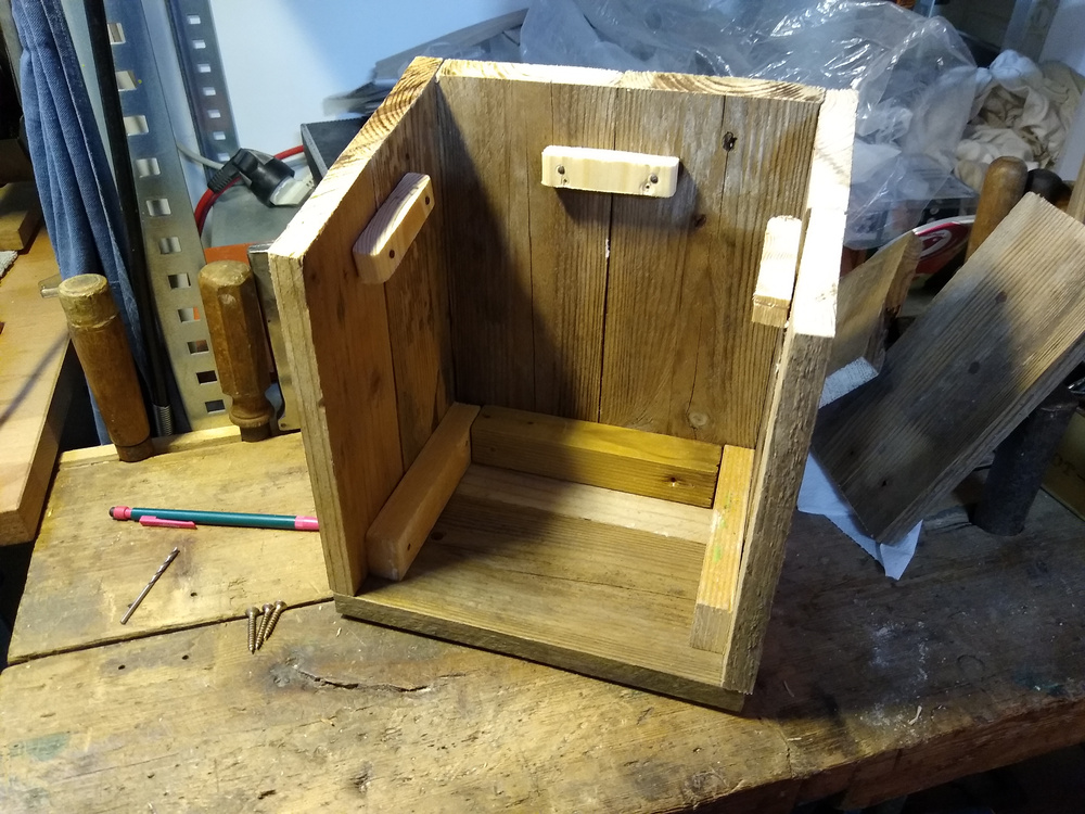 Cabane à oiseaux en fabrication