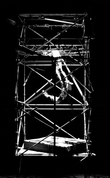 Voltige aérienne au cirque, cadrage serré