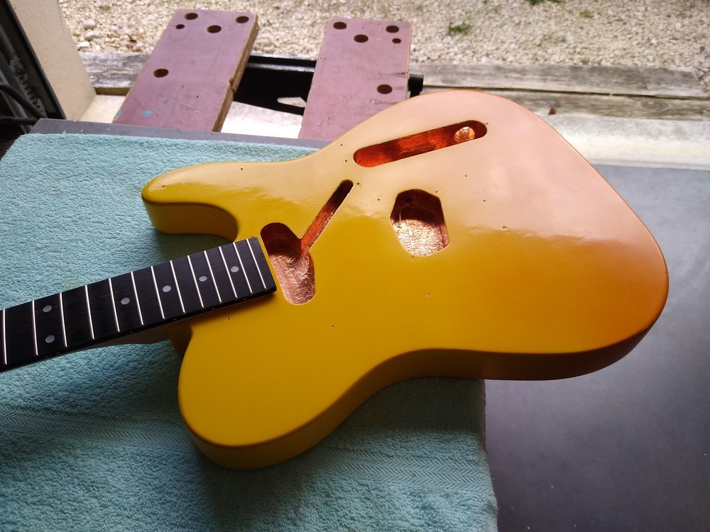 Polissage, accroche du manche, isolation de l'électronique