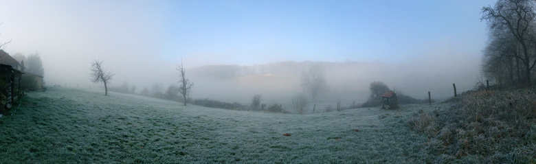 Panoramique brume et puits